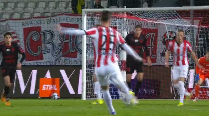 Gol sezonu załatwił Raków przy Kałuży. Jacek Zieliński przyszedł i wygrał (VIDEO)